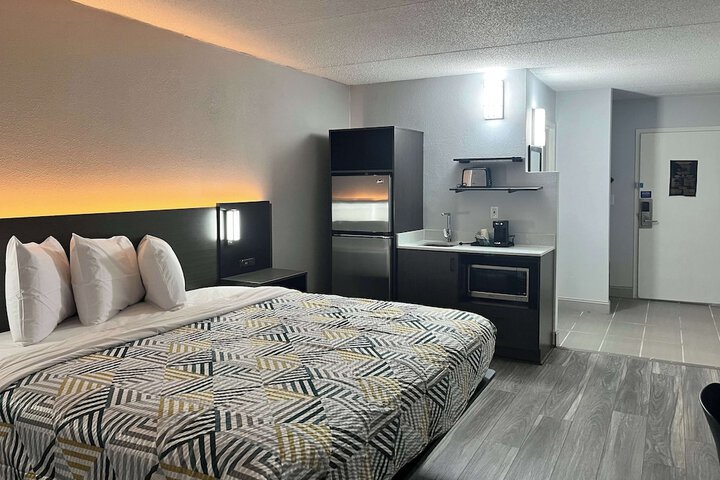 Room 7 of 10
