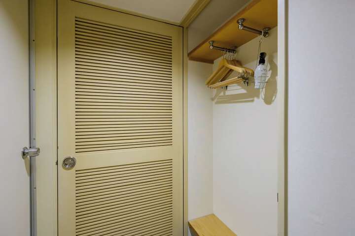 Room 18 of 83
