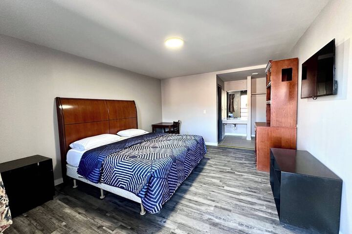 Room 3 of 7