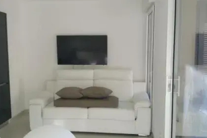 Room 4 of 11