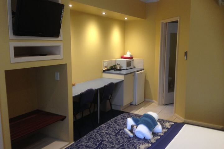 Room 13 of 38
