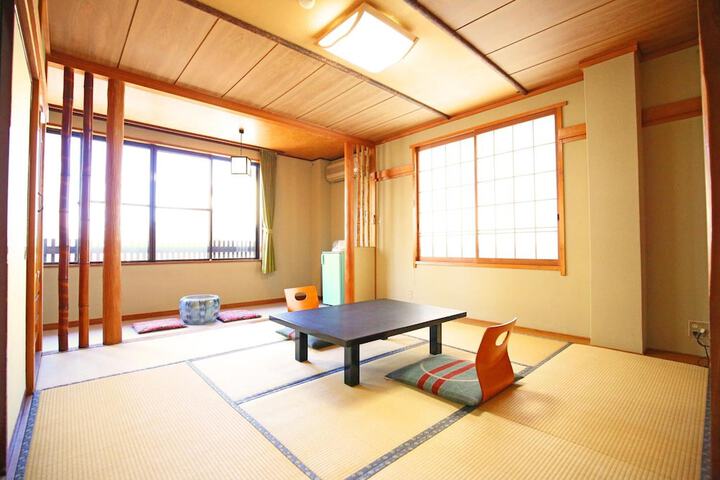 Room 14 of 28