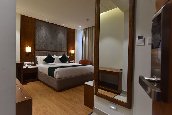 Room 9 of 37