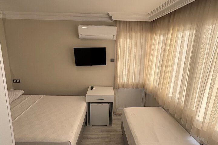 Room 40 of 102