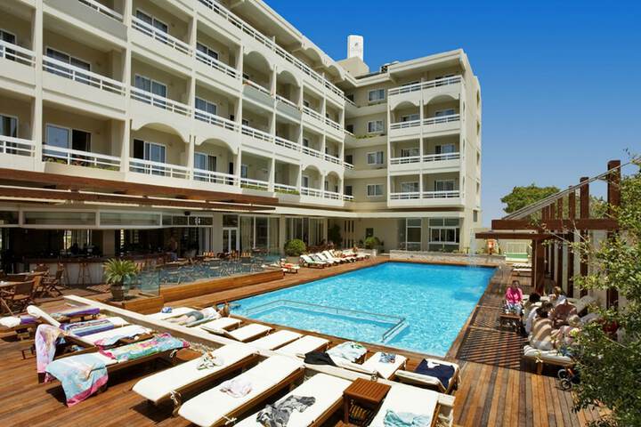 Pools & Facilities