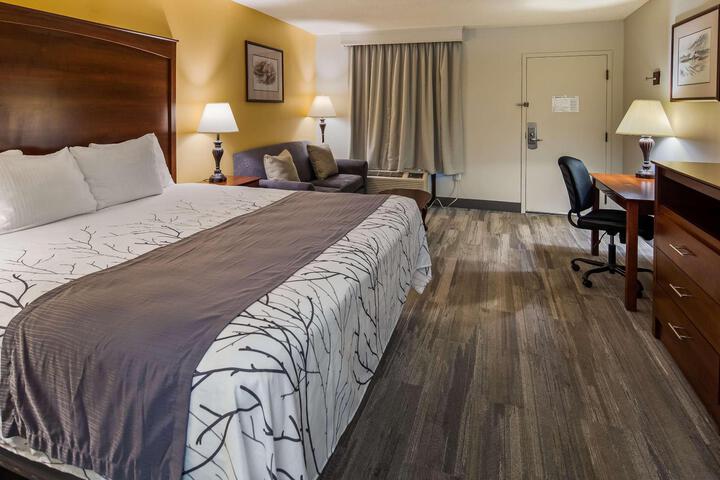 1 King Bed High Speed Internet Accessible Microwave and Refrigerator Recliner Coffee Maker Full Breakfast (6 of 6)