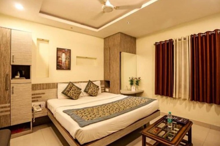 Room 8 of 16