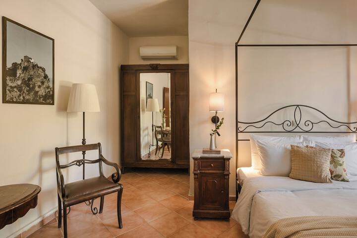 Room 11 of 29
