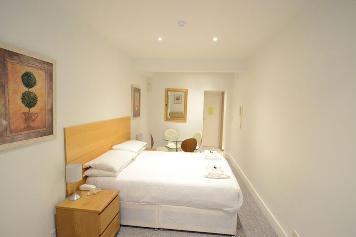Room 90 of 371
