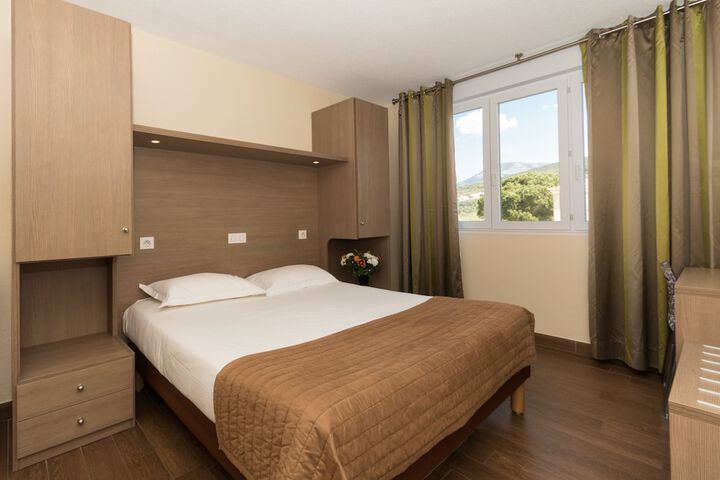 Room 5 of 60