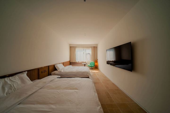 Room 13 of 62