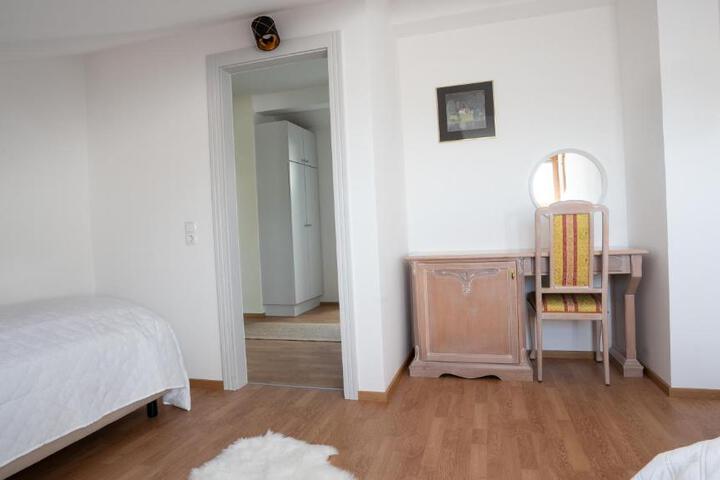 Room 5 of 11