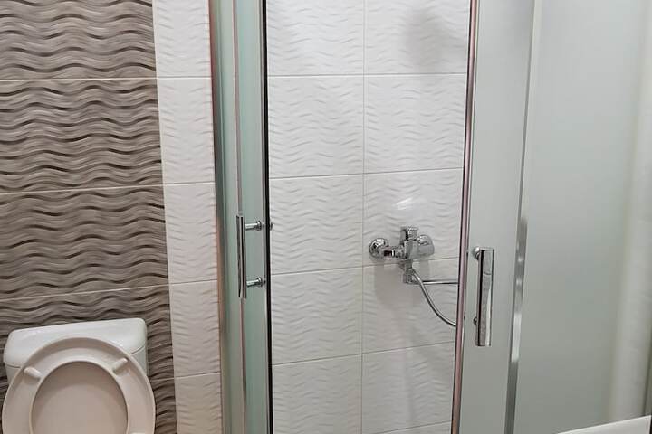 Room 4 of 15