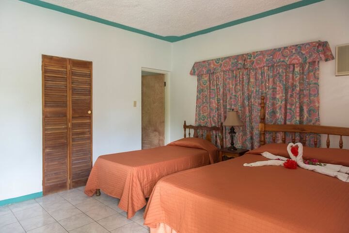Room 8 of 32