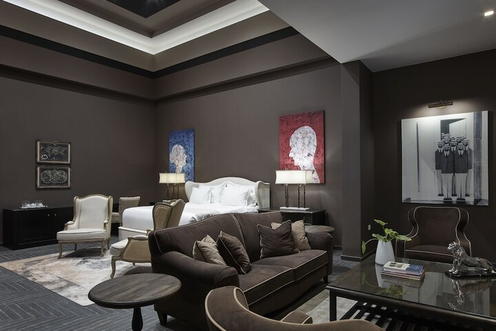 Room 42 of 185