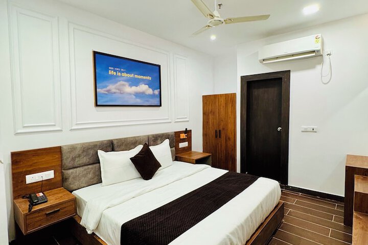 Room 32 of 51
