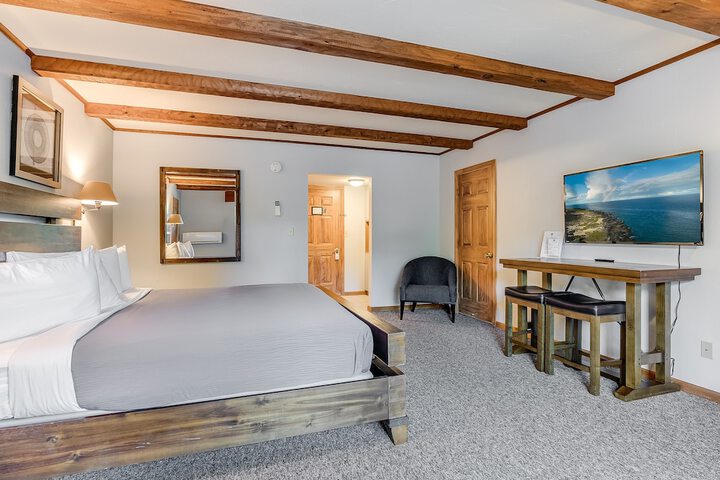 Standard | King Bed (5 of 12)