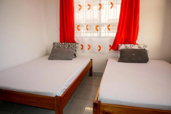 Room 9 of 20