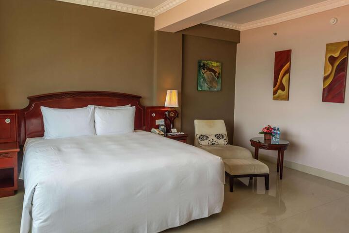 Room 35 of 64