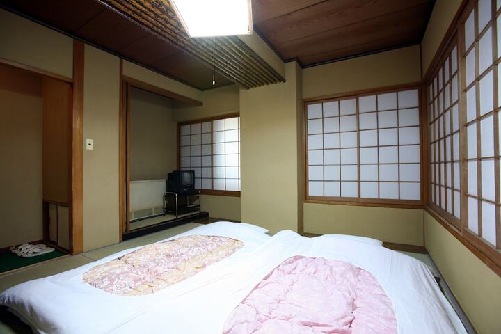 Room 4 of 40