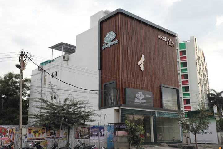 Hotel Green Parrot