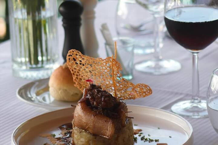 Dining 47 of 51