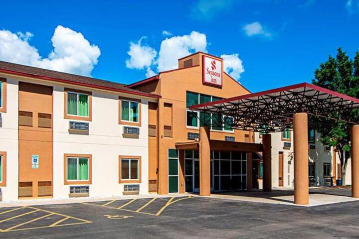 Seasons Inn Traverse City