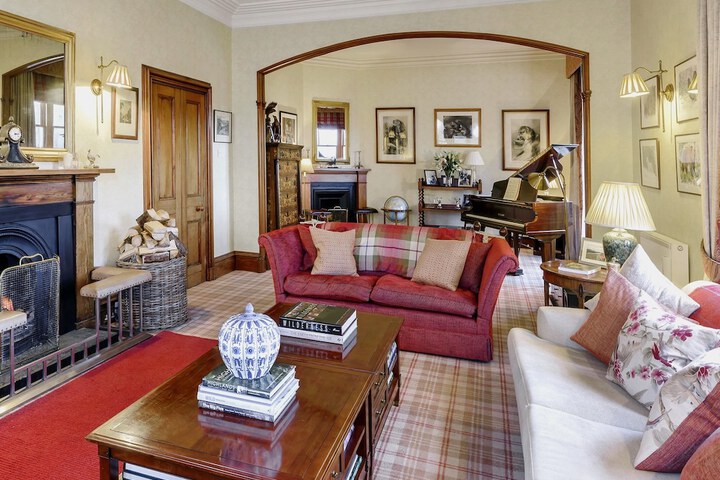 Lounge 63 of 88