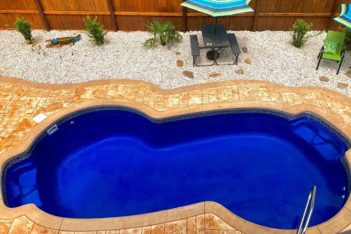 Pool 10 of 19