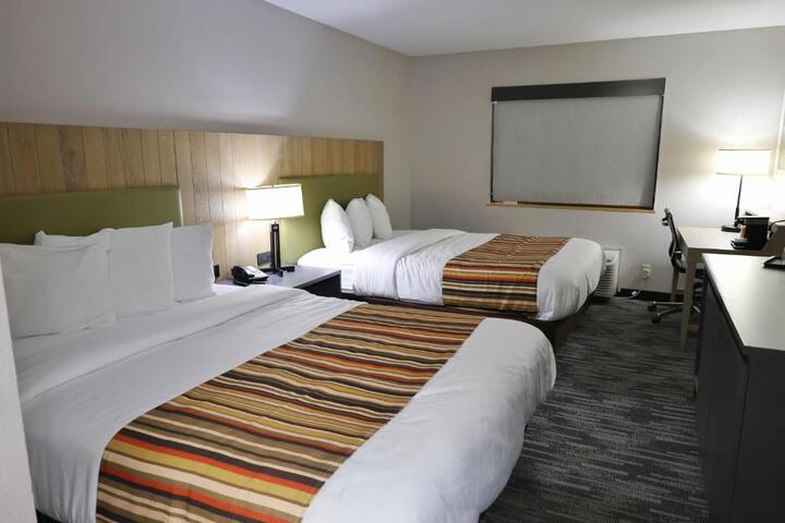 2 Queen Beds (4 of 7)