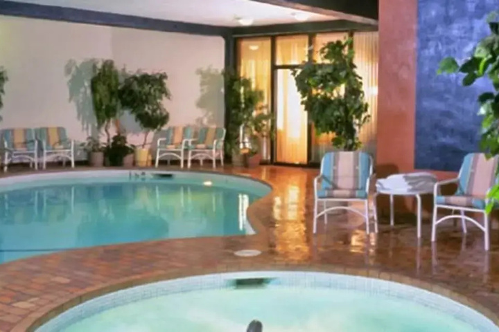 Pools & Facilities