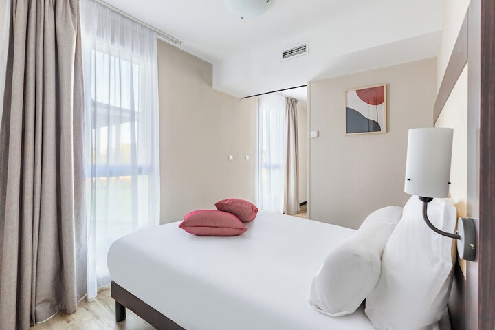 Room 12 of 33