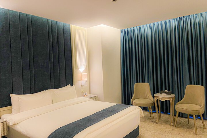 Room 8 of 47