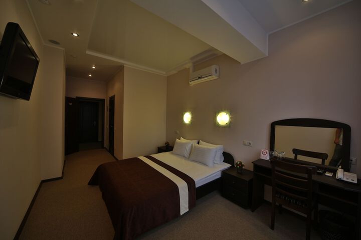 Room 12 of 26