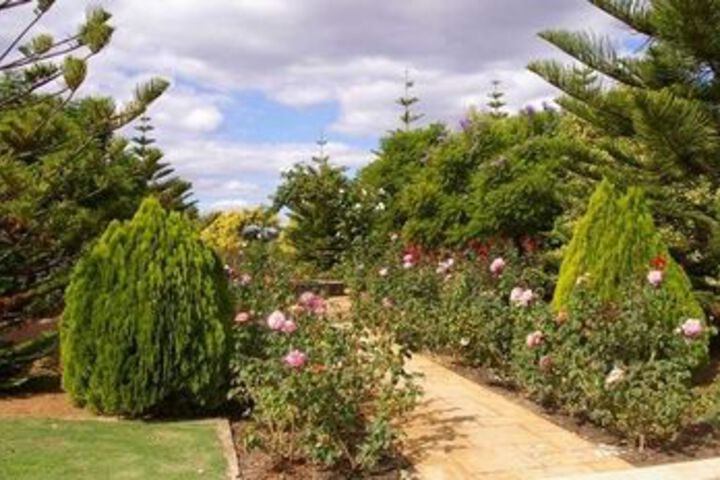 Hotel Exterior 6 of 31