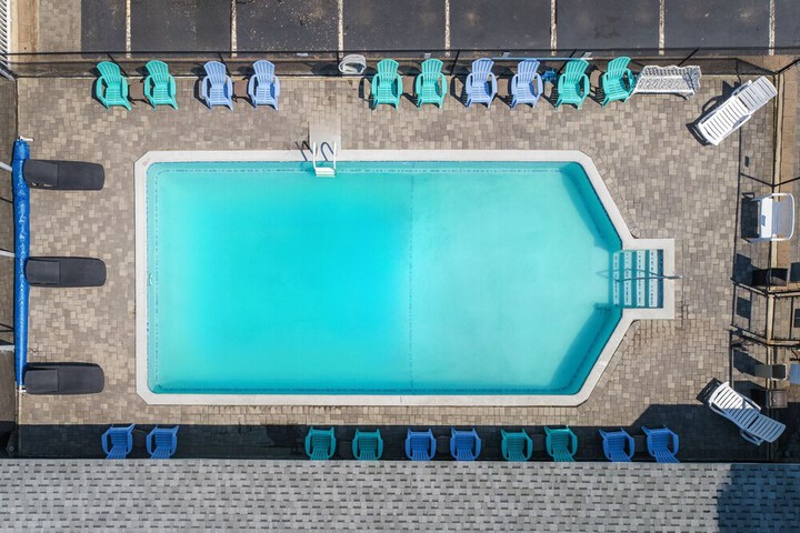 Swimming pool at Marguerite Motel
