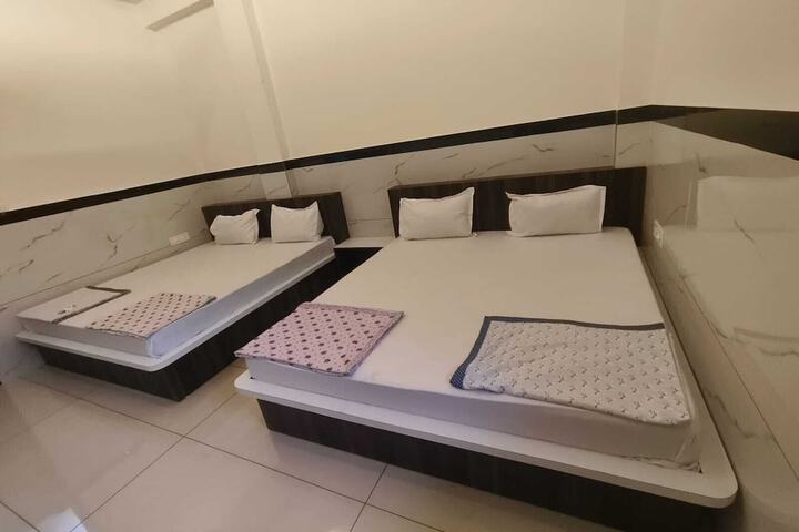 Room 2 of 9