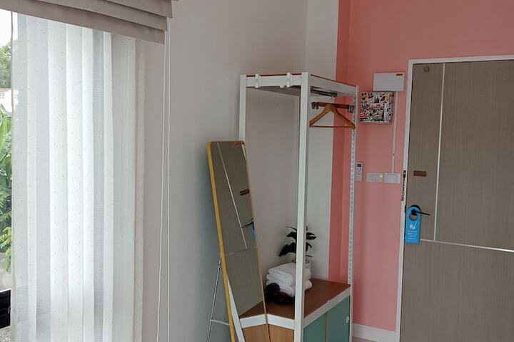 Room 6 of 77
