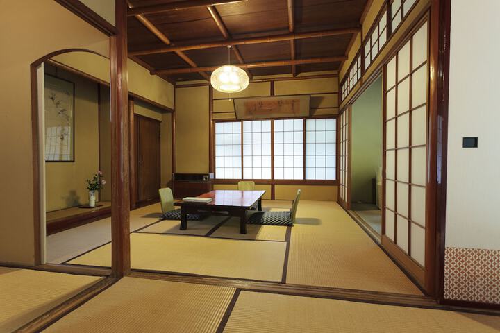 Room 28 of 70