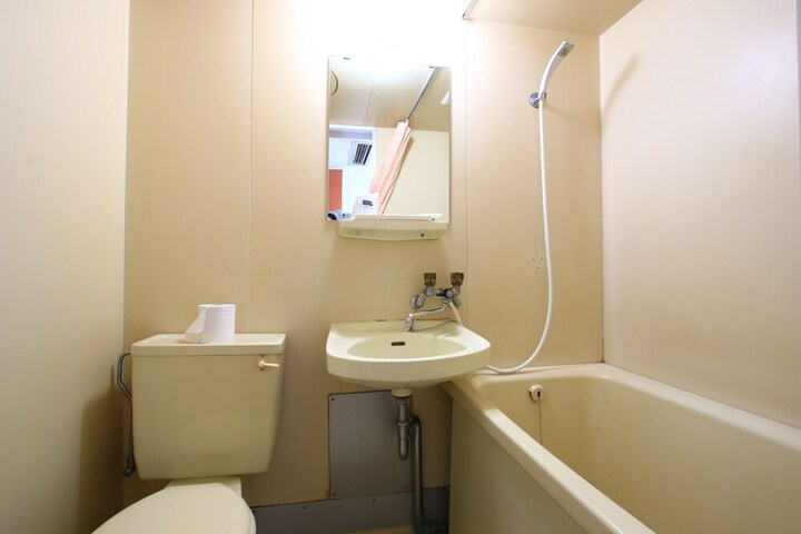 Room 8 of 10