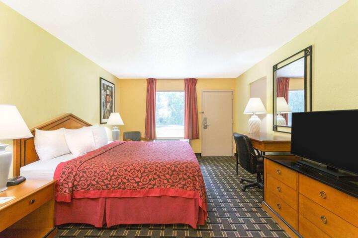1 King Bed (6 of 11)