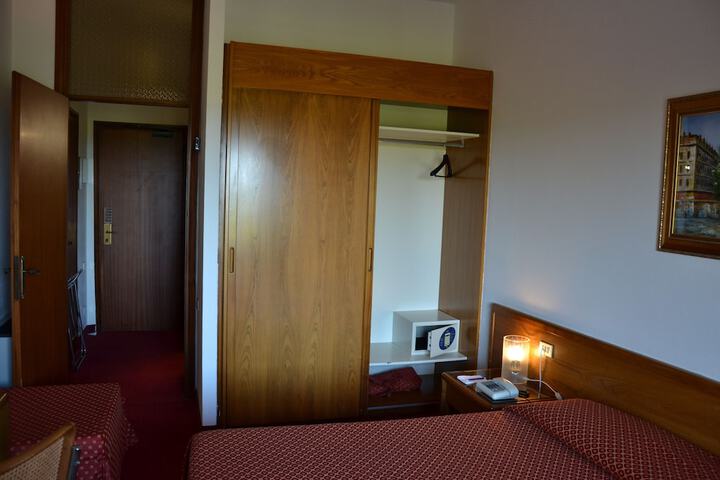 Room 31 of 53