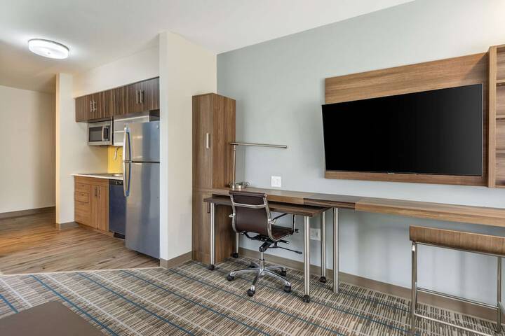 1 King Bed Efficiency Suite (4 of 10)