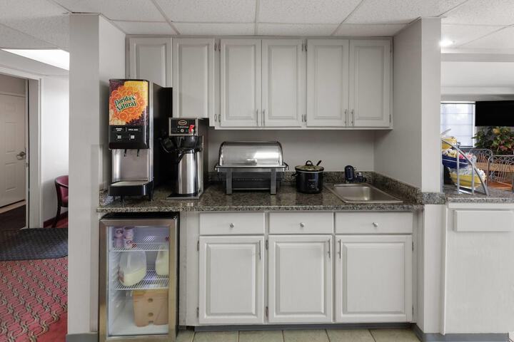 Breakfast/Coffee Service 40 of 44