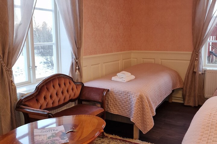 Room 115 of 148