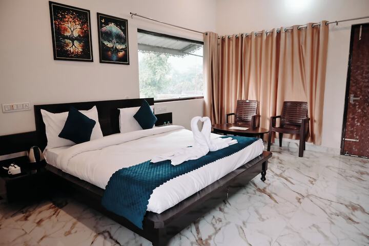 Room 2 of 32