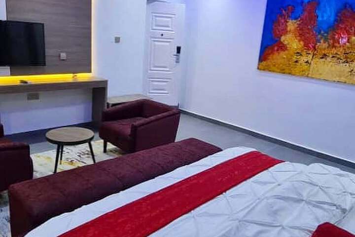 Room 17 of 39