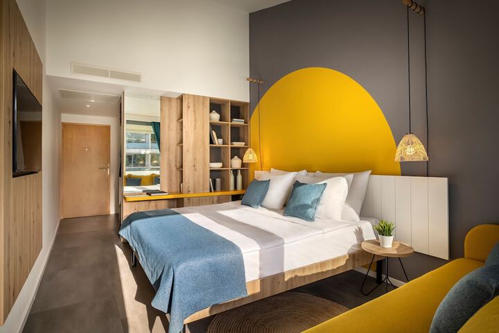 Room 10 of 50