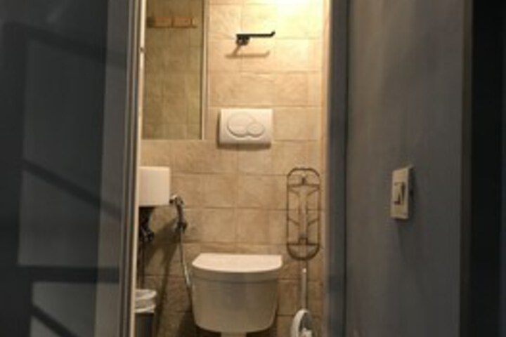 Room 5 of 83