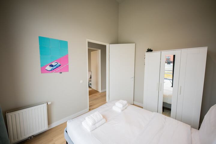Room 2 of 123